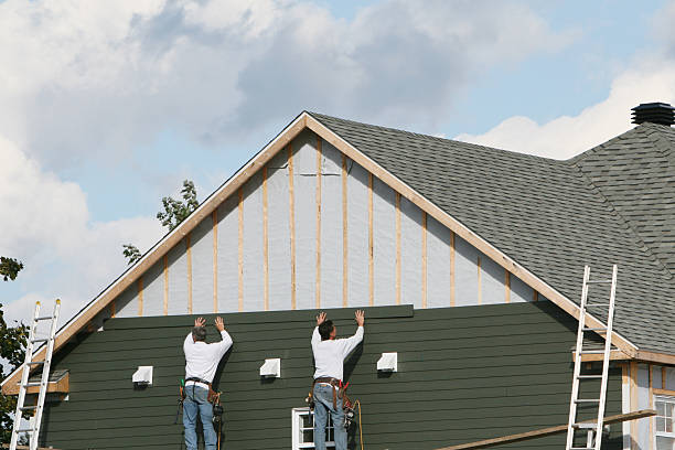 Professional Siding technician working in Mechanicsville, VA